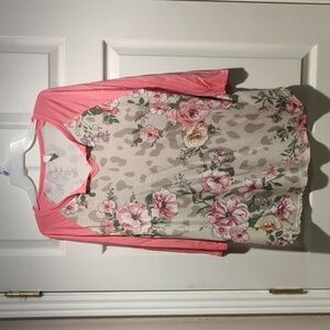 V neck floral print top by Honeyme